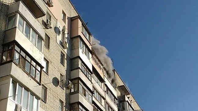 Пожар в девятиэтажке на Домбровского в Житомире тушили 12 спасателей (ФОТО)