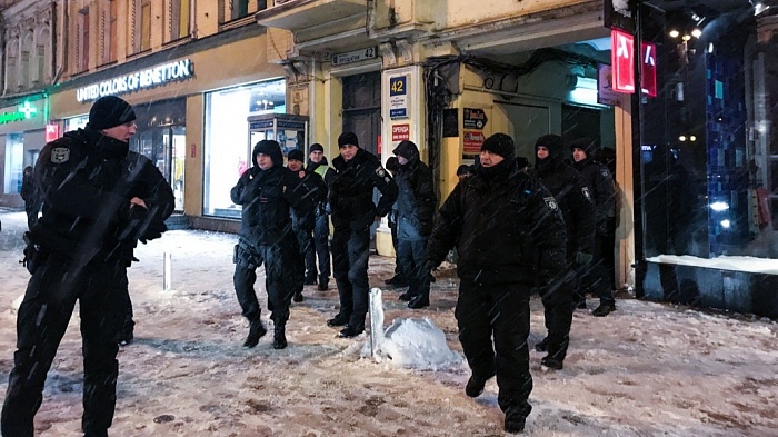 Украинские "Ультрас" напали на французских фанатов перед матчем "Шахтёр" - "Лион"
