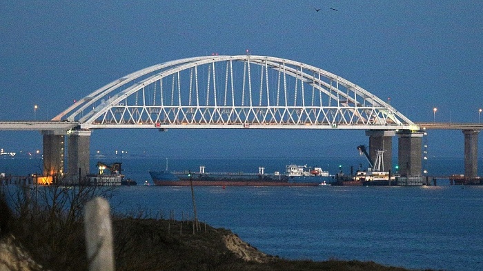 Керченский пролив открыли для гражданских судов