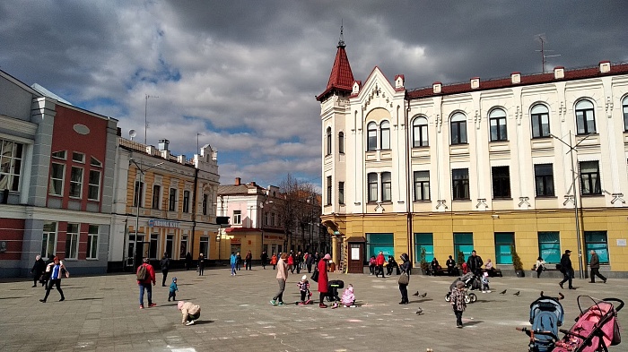 "Детский траснпорт": в центре Житомира запретили прокат машинок и гиробордов, оставили детский поезд (ФОТО)