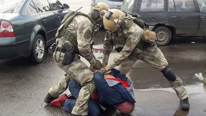 В Житомире «на горячем» задержали группу наркоторговцев — с партией кокаина на миллион гривен (ФОТО / ВИДЕО)