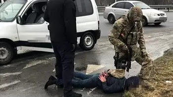 Жесткое задержание: в момент продажи задержана банда торговцев оружием (ФОТО)