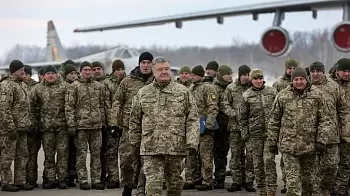 Пётр Порошенко передаёт оружие и технику военным в Озёрном (ФОТОРЕПОРТАЖ)
