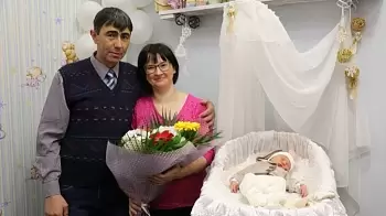 Многодетная мамочка Анна Бодомер из Житомира родила 13 ребёнка — девочку (ФОТО)