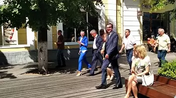 Житомирские активисты встретили Юрия Бойко криками «Ганьба!» и «Банду геть!» (ВИДЕО)