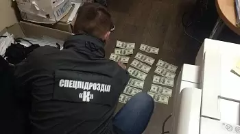 Чиновник Житомирского горсовета задержан при получении взятки 80 000 гривен (ФОТО) / ОБНОВЛЕНО