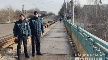 В Житомире полицейские спасли от самоубийства маму 4-х детей: ФОТО