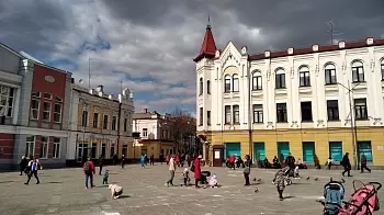 "Детский траснпорт": в центре Житомира запретили прокат машинок и гиробордов, оставили детский поезд (ФОТО)