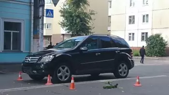 На пешеходном переходе в центре Житомира Mercedes сбил целую семью — пострадавшие госпитализированы (ФОТО)
