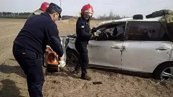 ДТП на трассе Киев - Ковель: Toyota слетела в кювет, потребовалась помощь спасателей (ФОТО)
