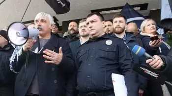 Штурм Житомирского облсовета: полиция, дымовые шашки и слезоточивый газ (ВИДЕО, ФОТО)