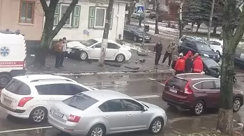 На перекрёстке Леси Украинки / Покровская в Житомире столкнулись 2 легковушки (ФОТО / ВИДЕО)