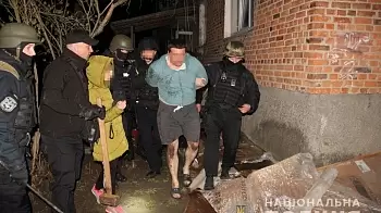 В Радомышле неадекватный мужчина едва не взорвал многоквартирный дом (ФОТО)