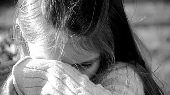 «Жесткое воспитание» — в Житомирской области приёмная мать избила 8-летнюю девочку резиновым шлангом