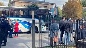 «Голос за 1 000 гривен», — в Киеве задержали автобусы с фейковыми «избирателями» из Житомира (ФОТО)