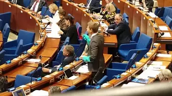 Украинская делегация поёт гимн российским журналистам: ВИДЕО