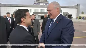 Александр Лукашенко прилетел в Житомир на вертолёте — Зеленский встретил его в аэропорту (ФОТО / ВИДЕО)