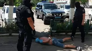 «К её спине был приставлен пистолет» — в Коростене агрессивный иностранец пытался похитить 25-летнюю украинку (ФОТО)