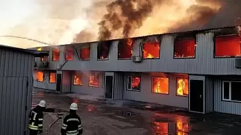 На Борщаговке под Киевом горит огромный склад «Second Hand» — детали (ФОТО / ВИДЕО)