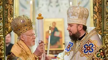 Вселенский патриарх передал Томос Предстоятелю Православной Церкви Украины: ВИДЕО