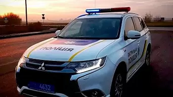 В Житомире задержан водитель, тащивший патрульного за автомобилем 35 метров