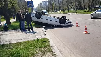 На Полевой в Житомире столкнулись Volkswagen Passat и ЗИЛ (ФОТО)
