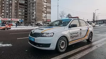 «Дай закурить!» — в Житомире банда подростков с кастетами и баллончиками нападает на людей (ВИДЕО)﻿