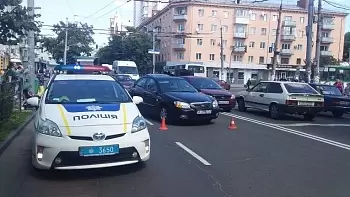 На перекрёстке Киевская / Небесной Сотни в Житомире KIA сбил 11-летнего мальчика на пешеходном переходе (ФОТО)