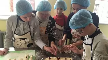 Частная школа "Всесвіт": мини-пекарня, бесплатные мастер-классы для детей и благотворительность: ФОТОРЕПОРТАЖ