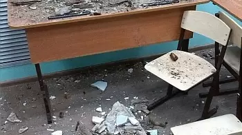 В Житомирской гимназии №23 прямо во время занятий обвалился потолок