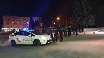 В Житомире парень хотел прыгнуть с крыши ТЦ "Ярмарок" из-за несчастной любви (ФОТО, ВИДЕО)