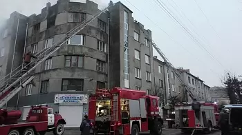 БЕРДИЧЕВ: ПОЖАР в пятиэтажке... Погиб ВОЕННОСЛУЖАЩИЙ
