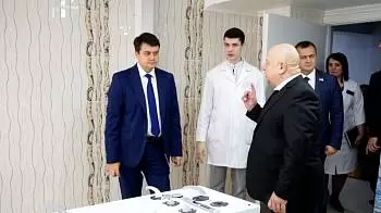 «Награды, протест и скандал на пресс-конференции» — как проходит рабочий визит Дмитрия Разумкова в Житомир? (ФОТОРЕПОРТАЖ)