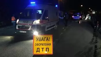 Под Сингурами столкнулись три фуры, травмированы двое людей