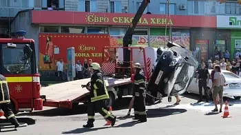 В центре Житомира Renault «подрезал» Toyota — Toyota перевернулась (ФОТО / ВИДЕО)