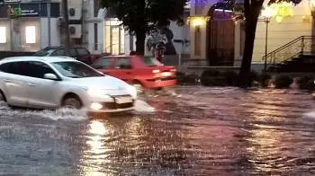 «Потоки воды, более сотни утерянных автономеров и город-побратим Венеции», — в Житомире прошёл дождь с грозой (ФОТО / ВИДЕО)