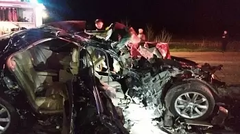 Смертельное ДТП на трассе Киев - Ковель: Lexus столкнулся с автопоездом, пассажир легковушки погиб (ФОТО)