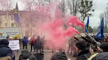 «Нет высоким тарифам!» — в Житомире выступают против неадекватно высоких тарифов на газ и жгут платёжки у стен «Житомиргаза» (ФОТО / ВИДЕО)