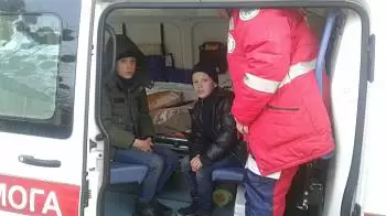 В Житомирской области двое мальчишек застряли в лодке посреди реки — из ледяного плена их вызволяли спасатели (ФОТО)