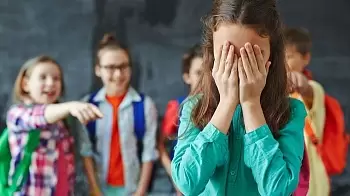 Избиение школьницы в Житомире: установлена личность одной из нападавших (ВИДЕО)