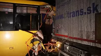 В Киеве маршрутка с пассажирами на полном ходу влетела в фуру — пострадало 5 пассажиров (ОБНОВЛЕНО)