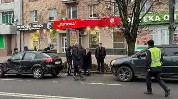 «Сбил или нет?», — подробности столкновения Lexus и Chevrolet в центре Житомира (ВИДЕО)