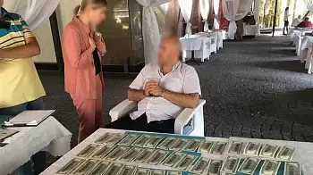 В Житомире на «взятке» 30 000 долларов задержан активист Александр Громов (ФОТО)