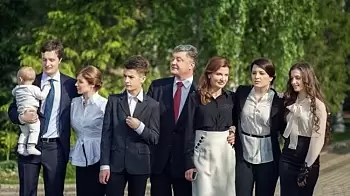 Петр Порошенко с семьей покинул Украину