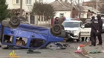 ДТП в Бердичеве — Fiat с 6-месячным малышом в салоне перевернулся, ребёнка спасло автокресло (ВИДЕО)