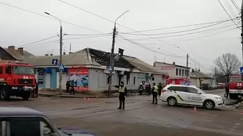 «Горит что-то страшное», — на Бориса Тена в Житомире загорелся торговый комплекс (ВИДЕО)