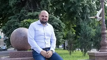 «Месть за политическую деятельность», — во двор экс-нардепа Борислава Розенблата неизвестные бросили гранату, прогремел взрыв (ФОТО)