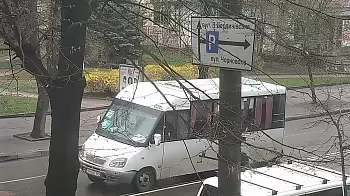 На Большой Бердичевской в Житомире у маршрутки отпали колёса: ФОТО