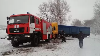 Гололёд на дорогах Украины: спасатели просят водителей быть осторожными